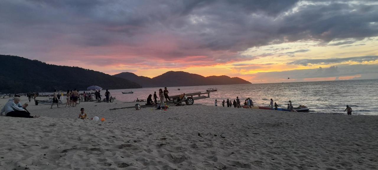 Airbnb At Sri Sayang Batu Ferringhi Beach Экстерьер фото