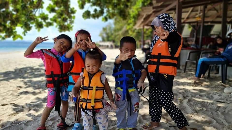 Airbnb At Sri Sayang Batu Ferringhi Beach Экстерьер фото